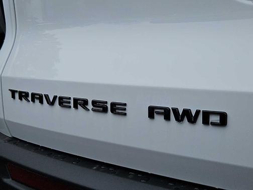 Summit White 2026 Chevrolet Traverse LT