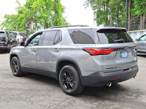 Sterling Gray Metallic 2024 Chevrolet Traverse Limited LT Cloth