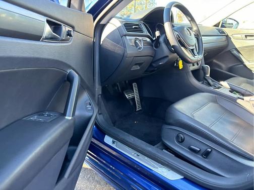 2017 Volkswagen Passat 1.8T R-Line