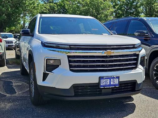 Summit White 2026 Chevrolet Traverse LT
