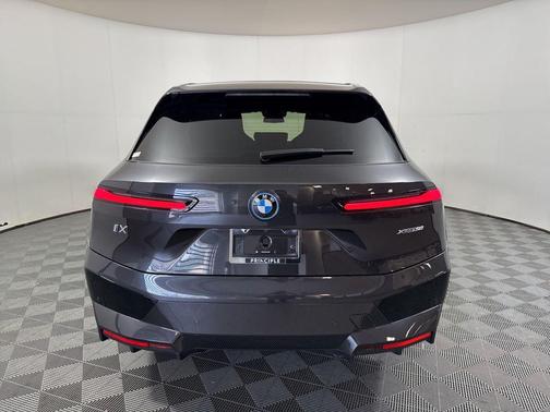 2025 BMW iX xDrive50