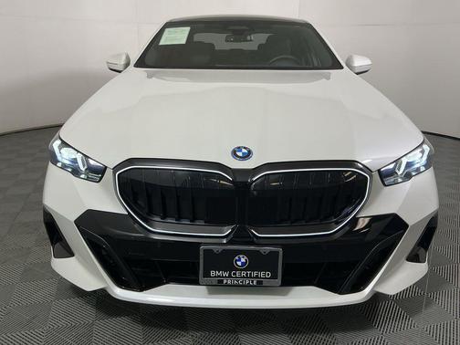 2025 BMW 550e xDrive