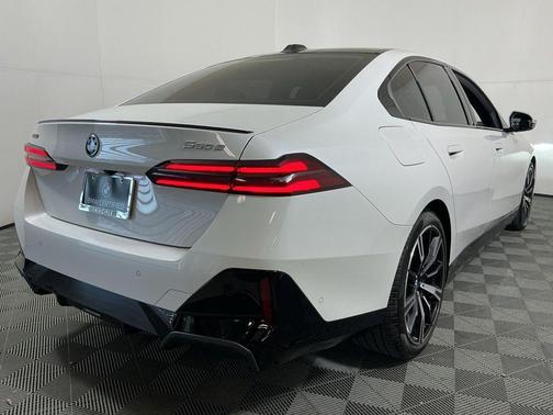 2025 BMW 550e xDrive