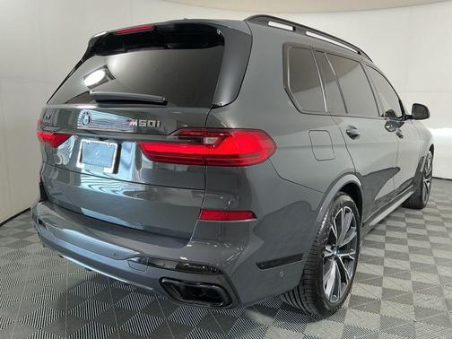 2022 BMW X7 M50i