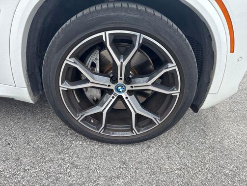 Alpine White 2025 BMW X5 PHEV xDrive50e