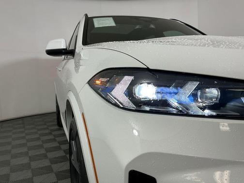 Alpine White 2025 BMW X5 PHEV xDrive50e