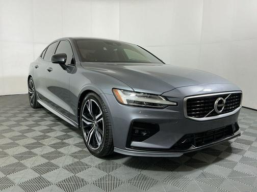 2020 Volvo S60 T5 R-Design