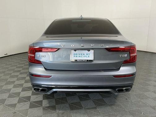 2020 Volvo S60 T5 R-Design