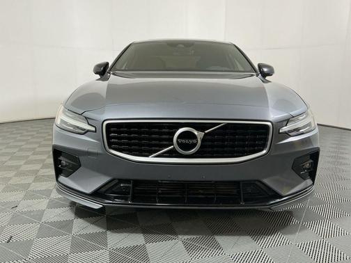 2020 Volvo S60 T5 R-Design