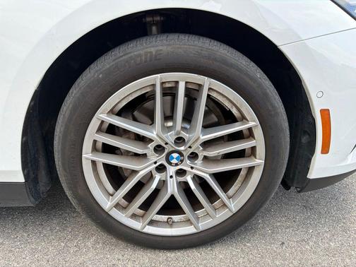 Alpine White 2024 BMW 530 530i