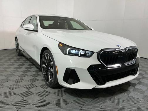 Alpine White 2026 BMW 530 530i