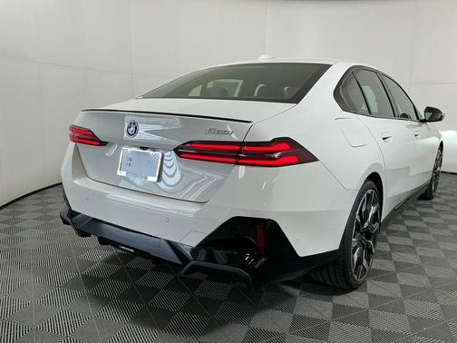 Alpine White 2026 BMW 530 530i