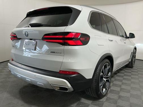 Mineral White Metallic 2025 BMW X5 PHEV xDrive50e