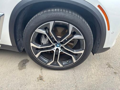 Mineral White Metallic 2025 BMW X5 PHEV xDrive50e