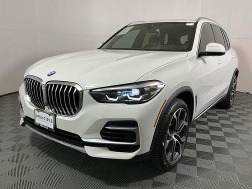 Alpine White 2023 BMW X5 sDrive40i