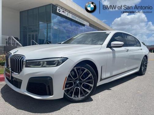 2022 BMW 740 i