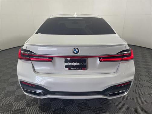 2022 BMW 740 i