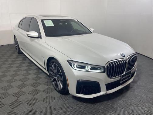 2022 BMW 740 i
