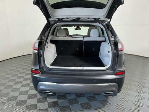Granite Crystal Metallic Clearcoat 2019 Jeep Cherokee Limited