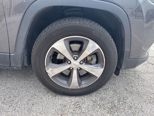 Granite Crystal Metallic Clearcoat 2019 Jeep Cherokee Limited