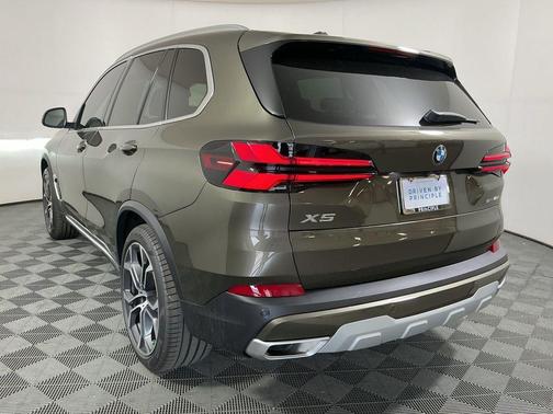 Manhattan Green Metallic 2026 BMW X5 sDrive40i