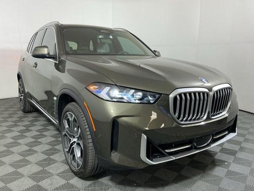 Manhattan Green Metallic 2026 BMW X5 sDrive40i