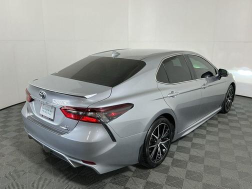 2024 Toyota Camry Hybrid SE