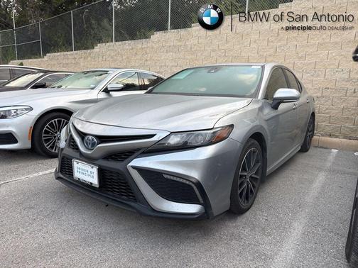 2024 Toyota Camry Hybrid SE