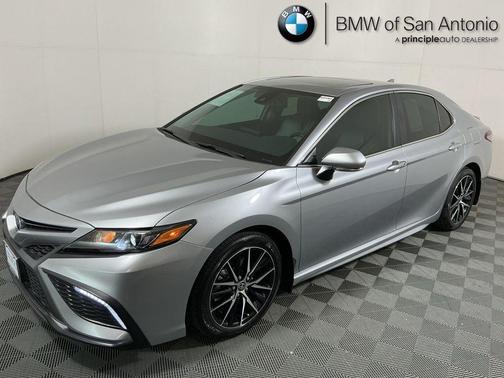 2024 Toyota Camry Hybrid SE