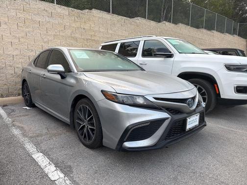 2024 Toyota Camry Hybrid SE