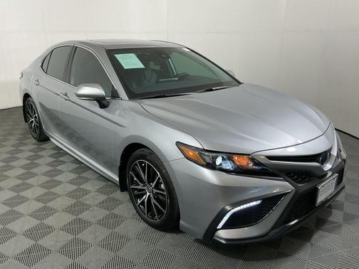 2024 Toyota Camry Hybrid SE