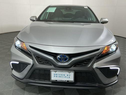 2024 Toyota Camry Hybrid SE