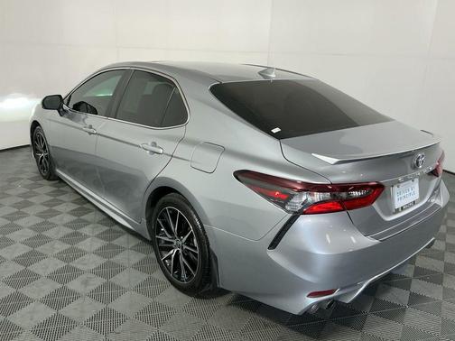 2024 Toyota Camry Hybrid SE