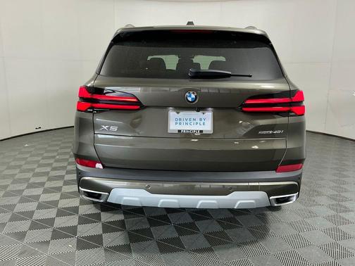 Manhattan Green Metallic 2026 BMW X5 sDrive40i