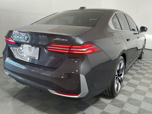 2024 BMW 530 i