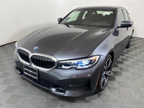 Photo 2 of 23 of 2019 BMW 330 i