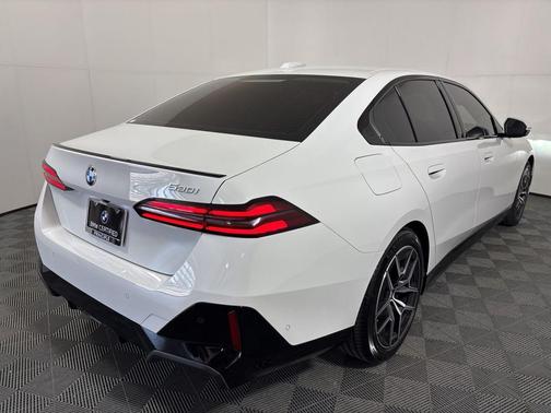2025 BMW 530 i