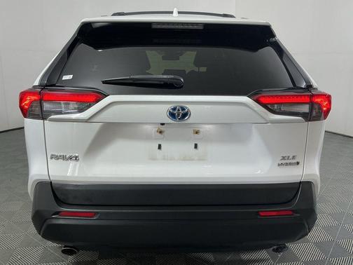 2020 Toyota RAV4 Hybrid XLE