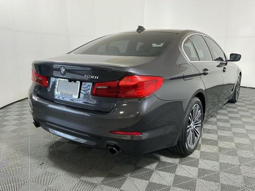 2019 BMW 530 530i