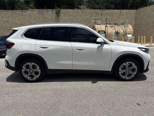 Alpine White 2023 BMW X1 xDrive28i