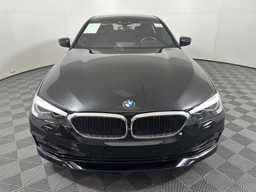Photo 4 of 20 of 2020 BMW 530 i
