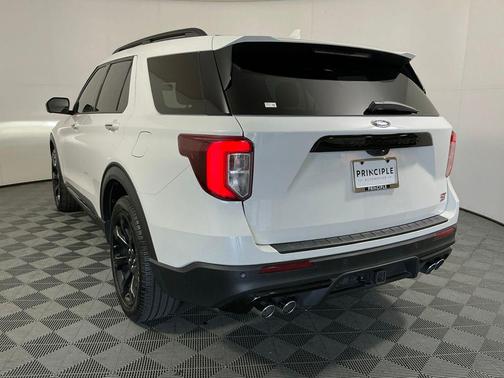 Star White Metallic Tri-Coat 2023 Ford Explorer ST