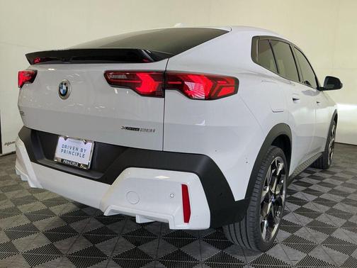 Alpine White 2026 BMW X2 xDrive28i