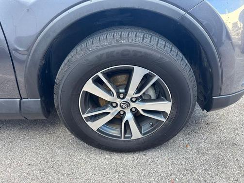 Magnetic Gray Metallic 2016 Toyota RAV4 XLE