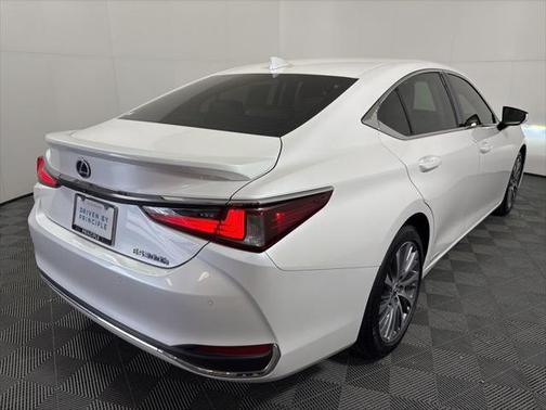2020 Lexus ES 300h Base
