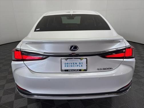 2020 Lexus ES 300h Base