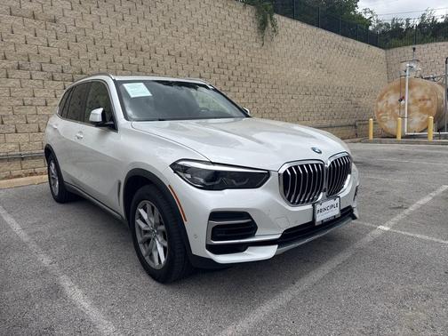 Mineral White Metallic 2023 BMW X5 xDrive40i