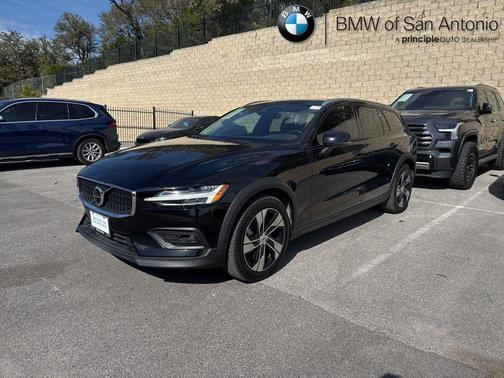 2024 Volvo V60 Cross Country B5 Plus