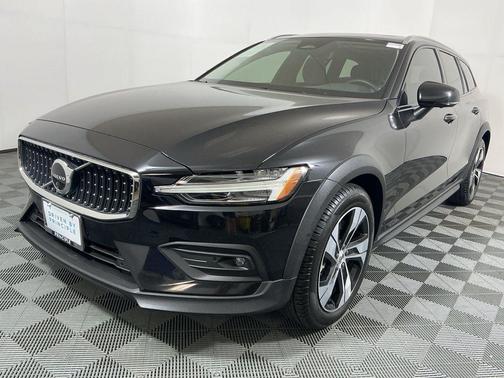 2024 Volvo V60 Cross Country B5 Plus