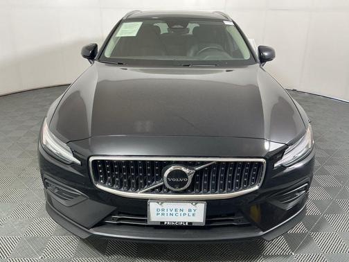 2024 Volvo V60 Cross Country B5 Plus